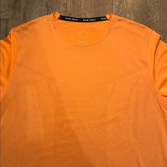 Nike Trail Dri-Fit Tee - Picture 4 of 7